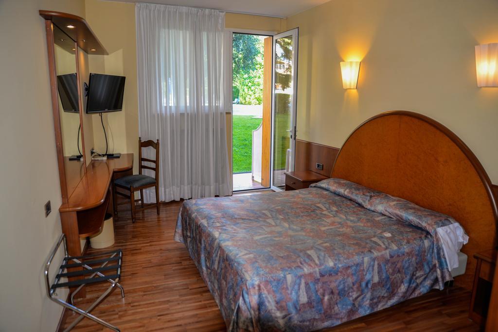 Hotel Continental Garda (Verona) Quarto foto